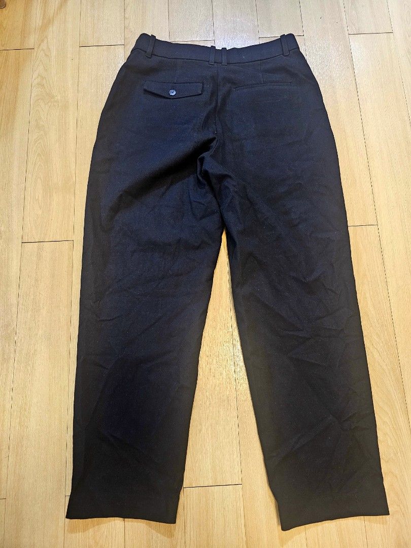 Uniqlo Heattech Black Pants - Size M (Category: Jeans) located in Manila. Submitted by marstipidtreasures (Listing ID 1425314240, Image 2). Description: - Brand: UNIQLO - Waist: 28" - Length: 37" - Color: Black - Slightly used - MOP: GCash - Pick Up: c/o buyer thru lalamove or grab - LOC: Paco, Manila .