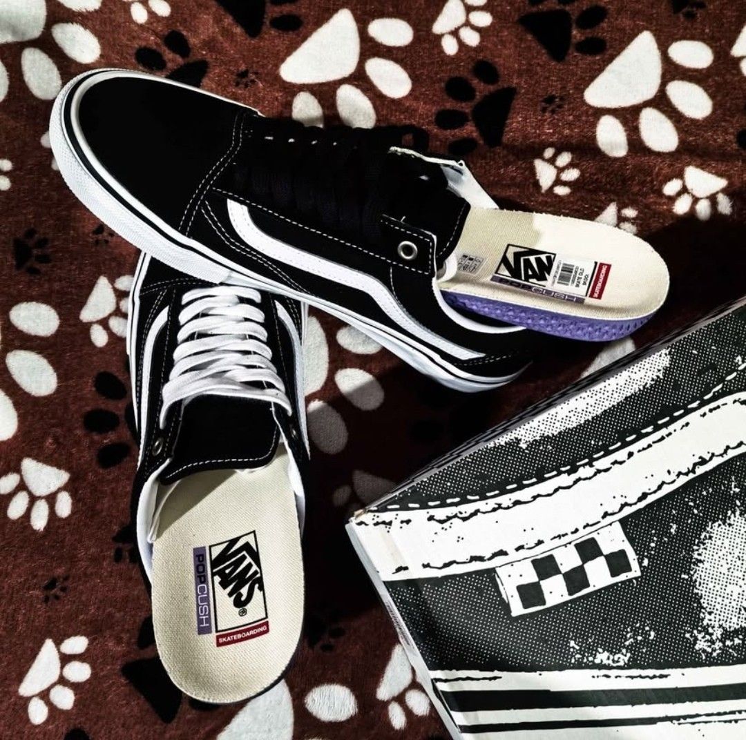 VANS SKATE OLD SKOOL BLACK WHITE (Category: Sneakers) located in Quezon City. Submitted by hatebreeders (Listing ID 1425413760, Image 1). Description: VANS SKATE OLD SKOOL BLACK/WHITE ✅ ₱4980🔥🔥🔥🔥 ❌ ₱5998 ON HAND WAY BELOW SRP US 10 MENS UK 9 EUR 43 CM 28 BRAND NEW CLEAN PAIR NO HIDDEN ISSUE 100% ORIGINAL AUTHENTIC LEGIT WITH ORIGINAL SHOE BOX AND EXTRA BLACK LACES FOR PICK UP ONLY OR MEET UPS NEARBY BAGBAG NOVALICHES QC LOCATION LALAMOVE ON B