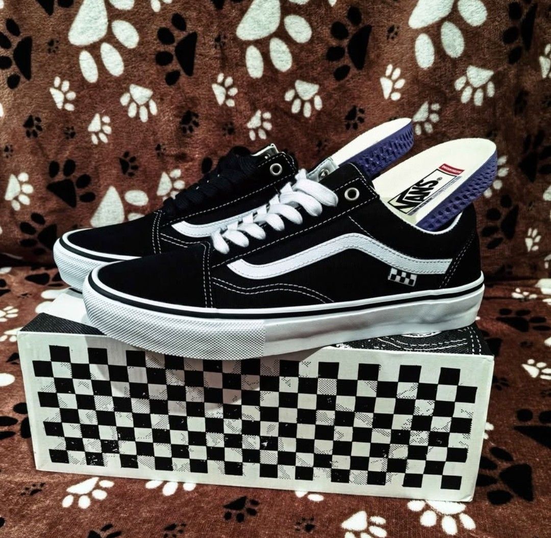 VANS SKATE OLD SKOOL BLACK WHITE (Category: Sneakers) located in Quezon City. Submitted by hatebreeders (Listing ID 1425413760, Image 2). Description: VANS SKATE OLD SKOOL BLACK/WHITE ✅ ₱4980🔥🔥🔥🔥 ❌ ₱5998 ON HAND WAY BELOW SRP US 10 MENS UK 9 EUR 43 CM 28 BRAND NEW CLEAN PAIR NO HIDDEN ISSUE 100% ORIGINAL AUTHENTIC LEGIT WITH ORIGINAL SHOE BOX AND EXTRA BLACK LACES FOR PICK UP ONLY OR MEET UPS NEARBY BAGBAG NOVALICHES QC LOCATION LALAMOVE ON B