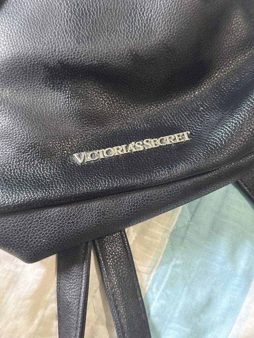 Victoria's Secret Black Backpack (Category: Backpacks) located in Tagbilaran City. Submitted by dockaren.sg (Listing ID 1425270482, Image 2). Description: .