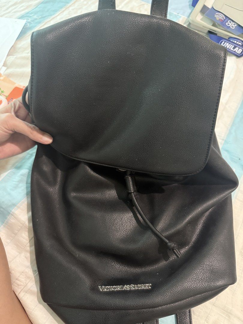 Victoria's Secret Black Backpack (Category: Backpacks) located in Tagbilaran City. Submitted by dockaren.sg (Listing ID 1425270482, Image 3). Description: .