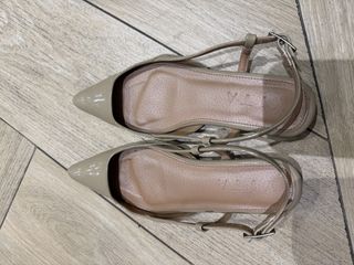 (Category: ) located in . Submitted by closetsale28 (Listing ID 1425302627, Image 1). Description: .