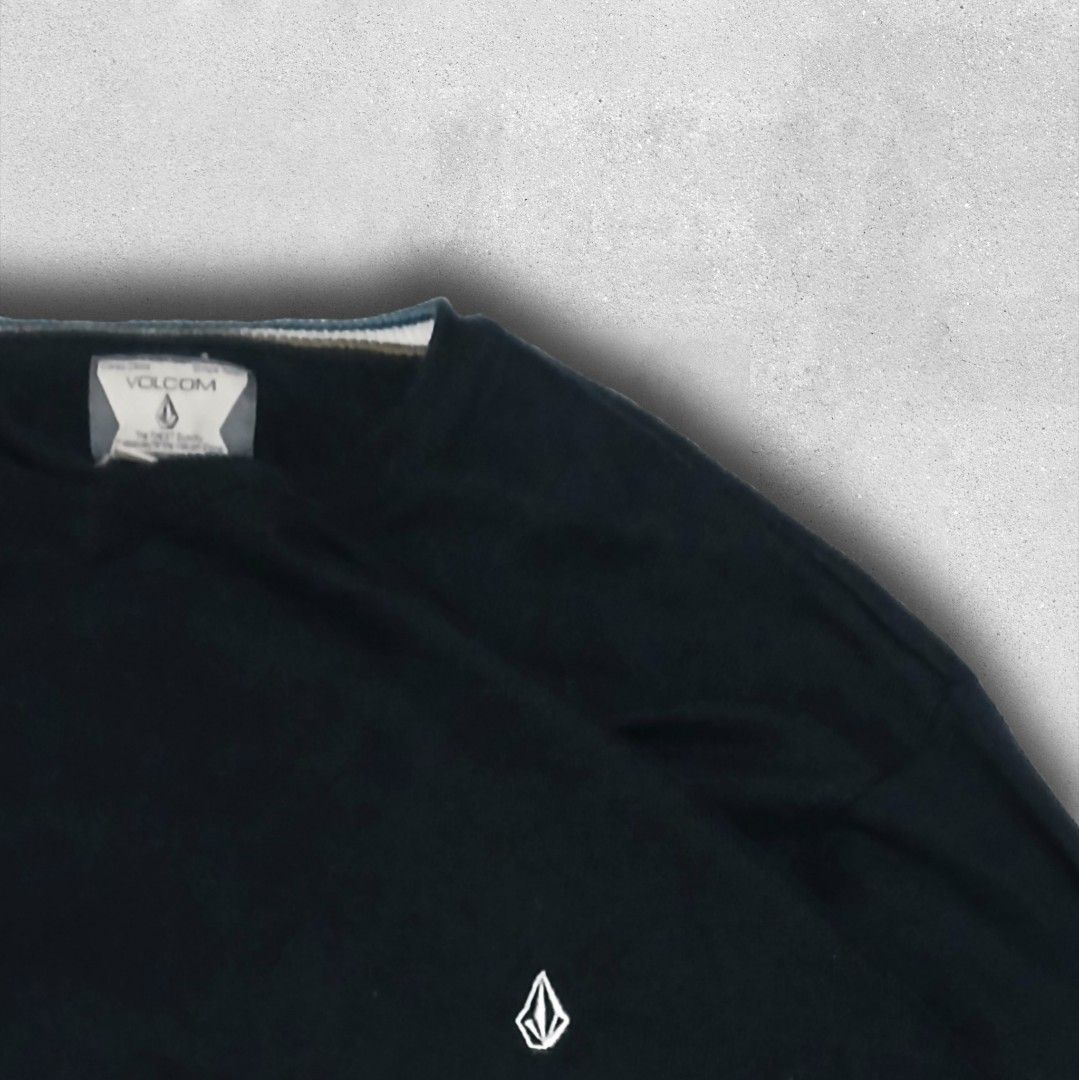 Volcom Longsleeves Thermals (Category: Coats, Jackets and Outerwear) located in Cabuyao City. Submitted by sannysocorny (Listing ID 1425262520, Image 2). Description: Volcom Longsleeves Thermals Width: 23 Length: 30 Issue: None Price: 550.