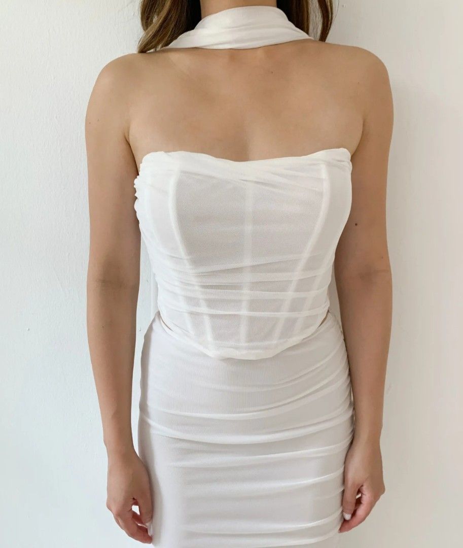 White Corset Top (Category: Sleeveless) located in Quezon City. Submitted by declutterwithmeeeeeeeeeee (Listing ID 1425317579, Image 2). Description: White corset top. Features a strapless design with a structured bodice. The top has a ruched or gathered fabric detail. The top is suitable for various occasions. brand: Glassons.