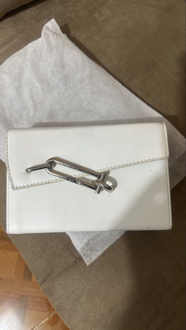 White Crossbody Bag with Silver Chain (Category: Cross-body Bags) located in Quezon City. Submitted by pjrosetase (Listing ID 1422137231, Image 3). Description: - White crossbody bag - Rectangular shape with flap closure - Silver chain detail - Detachable and adjustable shoulder strap - Smooth, leather-like material - Clean, minimalist design - Ideal for everyday or special events.