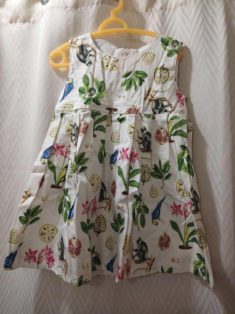 White Floral Print Dress (Category: Babies & Kids Fashion) located in Taytay. Submitted by andi_aideeshop (Listing ID 1425261077, Image 1). Description: fits 2-3 yrs old 📍 Taytay Rizal good condition sf c/o buyer.