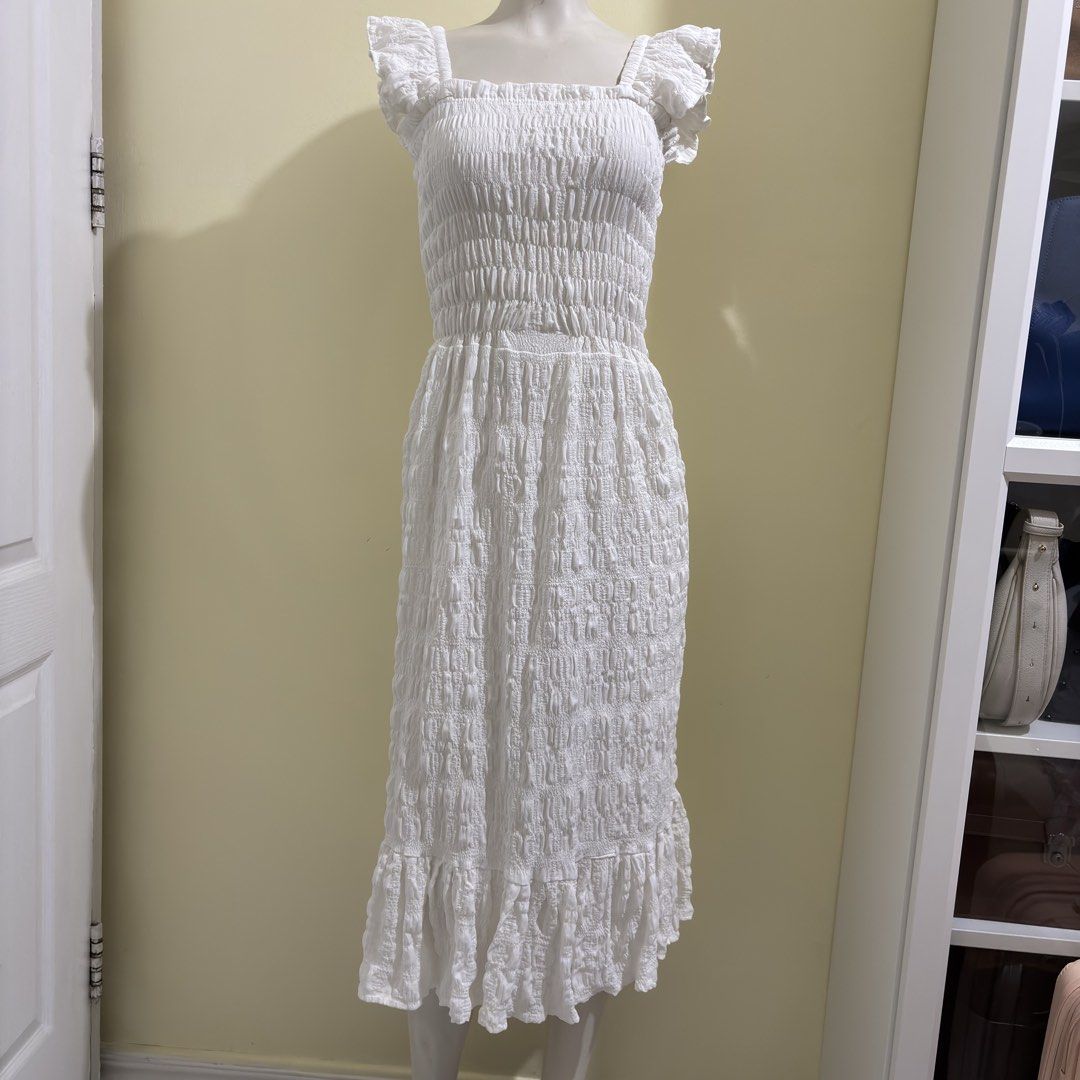 White Smocked Midi Dress (Category: Dresses) located in Quezon City. Submitted by jemgemsph (Listing ID 1425417016, Image 1). Description: Medium to Large Very stretchable No issues Needs inner Used once Bought as brand new.