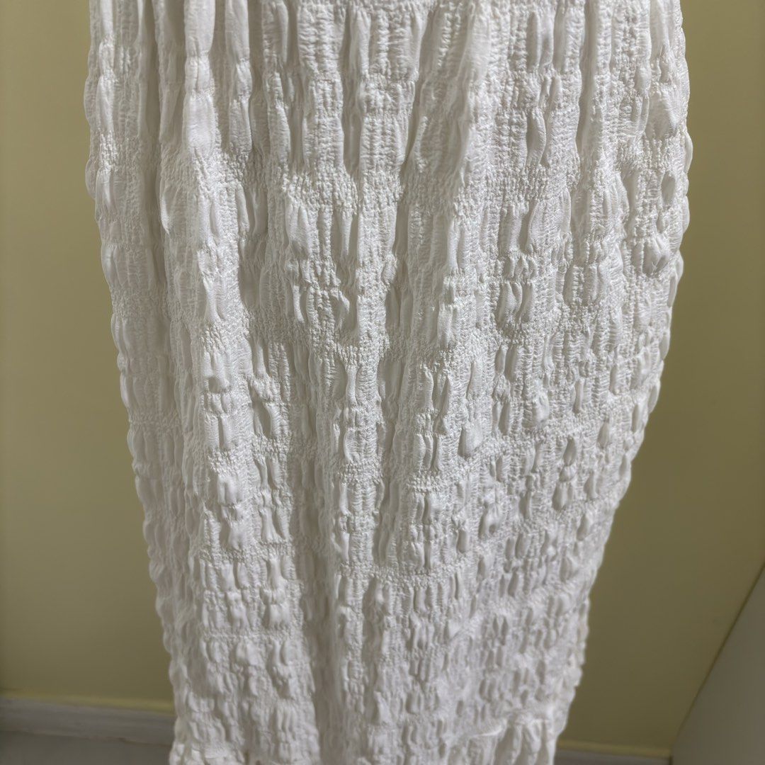 White Smocked Midi Dress (Category: Dresses) located in Quezon City. Submitted by jemgemsph (Listing ID 1425417016, Image 3). Description: Medium to Large Very stretchable No issues Needs inner Used once Bought as brand new.