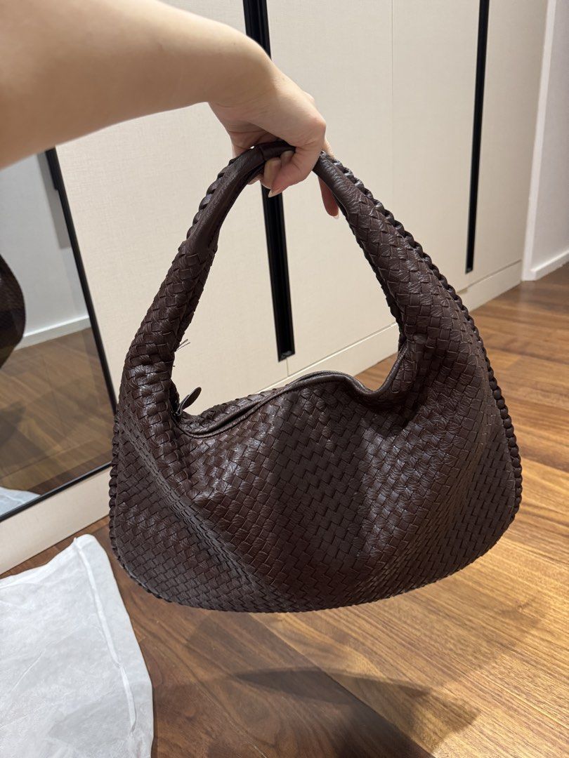 Woven Shoulder Bag (Category: Luxury Bags & Wallets) located in Quezon City. Submitted by envti (Listing ID 1425397725, Image 1). Description: Only used this once, really good condition.