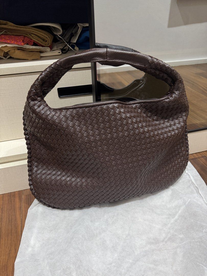 Woven Shoulder Bag (Category: Luxury Bags & Wallets) located in Quezon City. Submitted by envti (Listing ID 1425397725, Image 2). Description: Only used this once, really good condition.