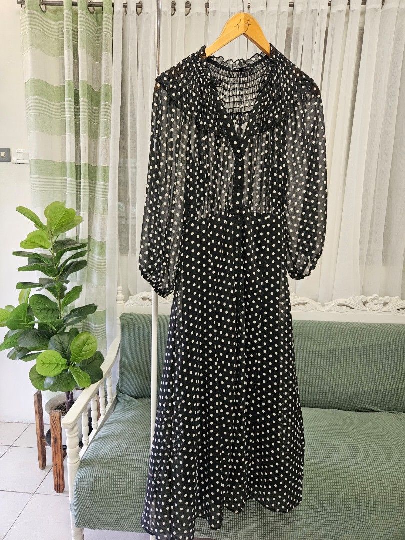 Zara Polka Dot Maxi Dress (Category: Dresses) located in Manila. Submitted by .decluttered (Listing ID 1425309887, Image 1). Description: Will fit XS-S. Very elegant. No when worn picture..