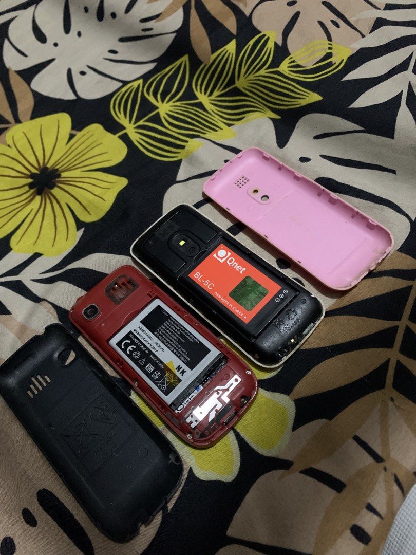 2 broken qnet phone (Category: Early Generation Mobile Phones) located in San Juan, La Union. Submitted by declutteringog7 (Listing ID 1425555080, Image 3). Description: .