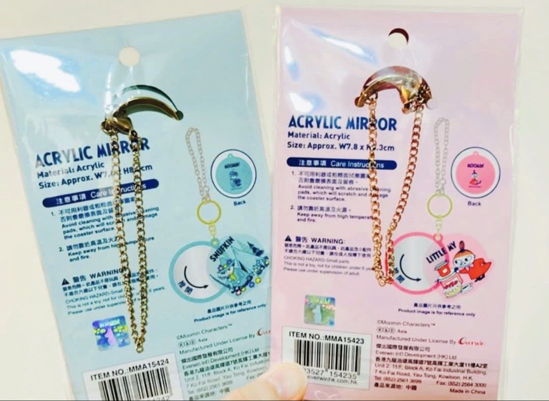 現貨💖隨身鏡匙扣 正版 姆明谷公仔 史力奇公仔 / 亞美公仔 鎖匙扣 化妝鏡 手袋匙扣 書包匙扣 旅行用品 化妝用品 玩具珍藏收藏品 Little My / Snufkin Moomin Acrylic Mirror Keychains （分類：吊飾）位於 Hong Kong。 由 swroom 提交（商品編號 1425565882，圖片 2）。簡介： 🚚 🎁 只限郵寄運送 🎁 ▫️▫️商品詳情▫️▫️ 💝 $110 個，$210 兩個 ( 全新未開封) ( W7.6 x H8.3cm ) ❣️ 節日銷情迅速請早訂購售完即止❣️ 🛍更多最新禮品玩具 follow us ： carousell.com/swroom ▫️▫️購買付款詳情 ▫️▫️ 📥 請 INBOX PM下單購買須提供以下資料 ： 1. 選擇付款方式 : PAYME / FPS / ALIPAYHK 2. 選擇郵寄方式： 📮 $8 up 本地平郵 ( 一般情況 2-3 個工作天寄出 ) 📦 SF順豐到付 