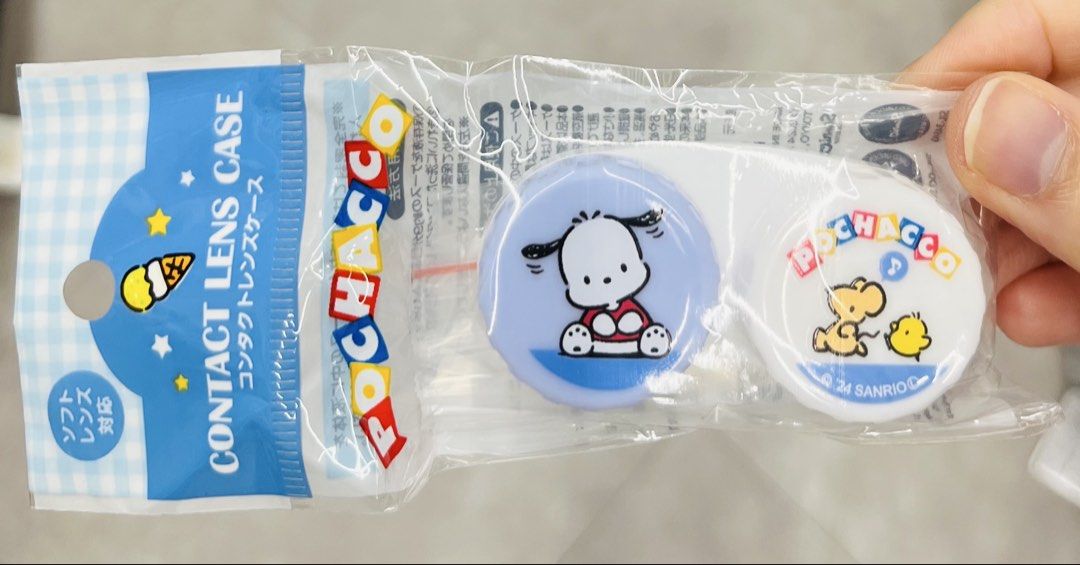 現貨👁️隱形眼鏡盒 正版 SANRIO HELLO KITTY公仔 / PC狗公仔 CON盒 旅行用品 收納盒 美妝用品 生日禮物 收藏珍藏 Sanrio Pochacco & Hello Kitty Contact Lens Case （分類：健康及美容 - 眼部護理）位於 Hong Kong。 由 swroom 提交（商品編號 1425563082，圖片 2）。簡介： 🚚 🎁 只限郵寄運送 🎁 ▫️▫️商品詳情▫️▫️ 💝 $50 個，$90兩個 ( 全新未開封) ❣️ 節日銷情迅速請早訂購售完即止❣️ 🛍更多最新禮品玩具 follow us ： carousell.com/swroom ▫️▫️購買付款詳情 ▫️▫️ 📥 請 INBOX PM下單購買須提供以下資料 ： 1. 選擇付款方式 : PAYME / FPS / ALIPAYHK 2. 選擇郵寄方式： 📮 $6 up 本地平郵 ( 一般情況 2-3 個工作天寄出 ) 📦 SF順豐到付 - 收貨時付運費 📦