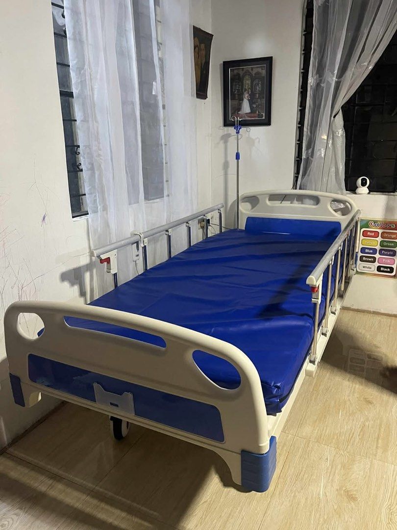 Adjustable Hospital Bed with Mattress (Category: Bed Frames & Mattresses) located in Manila. Submitted by rheata225 (Listing ID 1425549638, Image 1). Description: .