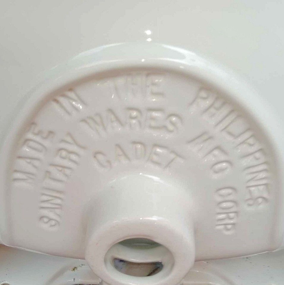 American Standard Wall Hanging Lavatory Sink (Category: Bathroom & Kitchen Fixtures) located in Quezon City. Submitted by goodbyexgoodbuy (Listing ID 1425553582, Image 3). Description: American standard lavtory sink - Single faucet hole with overflow hole. - Rounded edge design - Still in very good condition, like new. We never used it since we bought it. -23 inches x 19 inches Pickup location: Tomas Morato, QC.