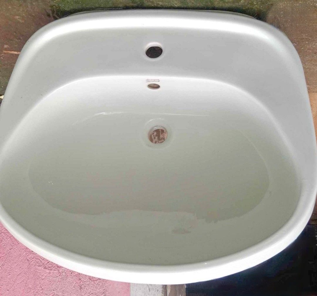 American Standard Wall Hanging Lavatory Sink (Category: Bathroom & Kitchen Fixtures) located in Quezon City. Submitted by goodbyexgoodbuy (Listing ID 1425553582, Image 1). Description: American standard lavtory sink - Single faucet hole with overflow hole. - Rounded edge design - Still in very good condition, like new. We never used it since we bought it. -23 inches x 19 inches Pickup location: Tomas Morato, QC.