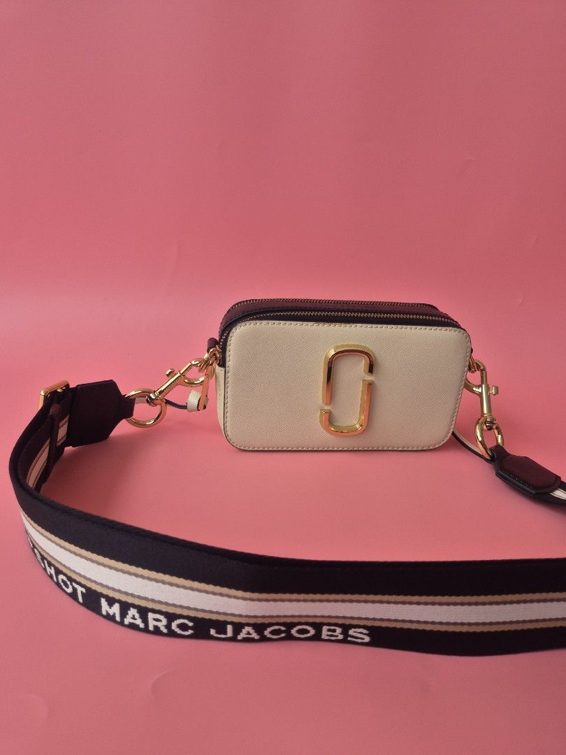 Authentic Marc Jacobs The Snapshot Crossbody Bag (Category: Luxury Bags & Wallets) located in Manila. Submitted by _prettyquick (Listing ID 1425629012, Image 1). Description: preowned pls manage your expectations 100% authentic Follow us on instagram for more items @_prettyquick or Prettyquick luxury for FBPAGE with 12kfollowers.