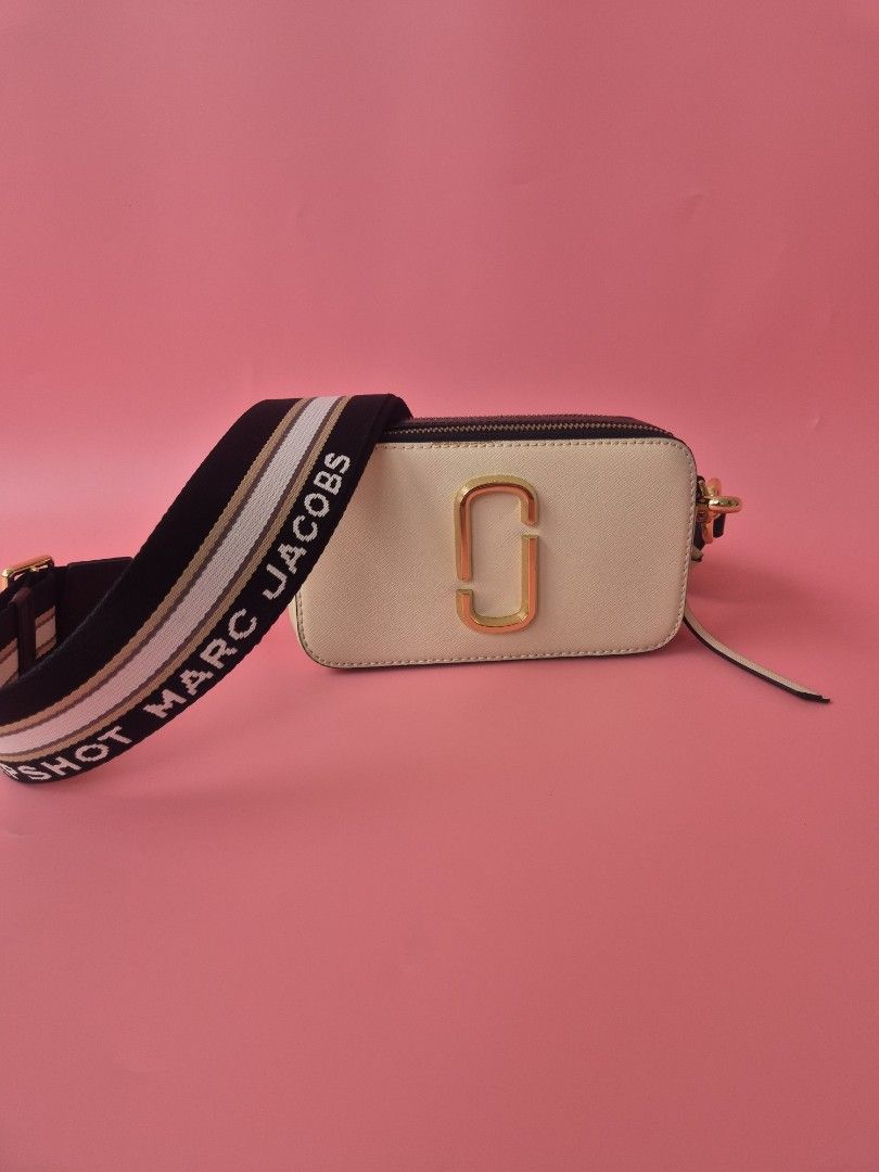 Authentic Marc Jacobs The Snapshot Crossbody Bag (Category: Luxury Bags & Wallets) located in Manila. Submitted by _prettyquick (Listing ID 1425629012, Image 2). Description: preowned pls manage your expectations 100% authentic Follow us on instagram for more items @_prettyquick or Prettyquick luxury for FBPAGE with 12kfollowers.