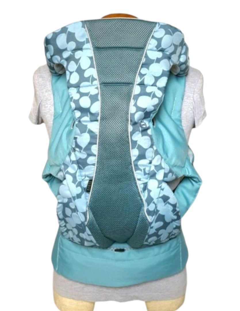 Baby Carrier Combi Fit 4Way (Category: Carriers & Slings) located in Quezon City. Submitted by kirstenbella (Listing ID 1425496804, Image 2). Description: Baby Carrier Combi Ninna Nanna Satto Fit 4Way - Combi's Exclusive model - New unique design Triple Support entire back, muscles of the shoulder and waist area - Flat bed with liner for a newborn - Back support and head your baby - Designed to ensures the correct anatomical position of the child