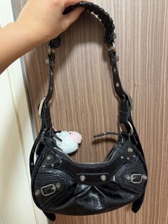 (Category: ) located in . Submitted by lylangellyl (Listing ID 1425596339, Image 1). Description: .
