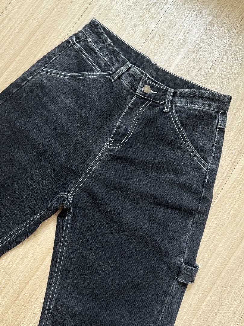 Black Contrast Stitch HW Denim Jeans (Category: Jeans) located in Manila. Submitted by eloi25_ (Listing ID 1425464471, Image 1). Description: Waist: 28” Hips: 38” Length: 39.5”.