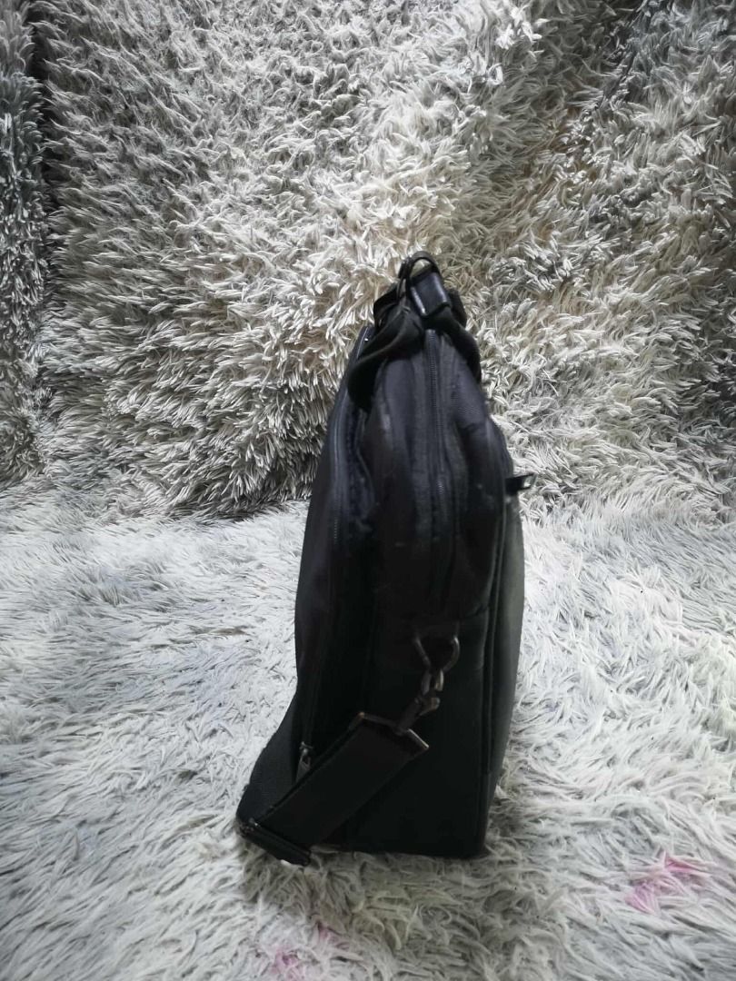 Black Laptop Bag With Detachable Strap (Category: Laptop Bags & Sleeves) located in Santa Cruz. Submitted by jmy_surplus.2 (Listing ID 1425477293, Image 2). Description: Size ; L - 13 W - 17 Color ; Black Type ; Laptop bag Brand ; No Brand Material ; Nylon Style ; Black Laptop bag LR 142 JMY 5 Batch #192.