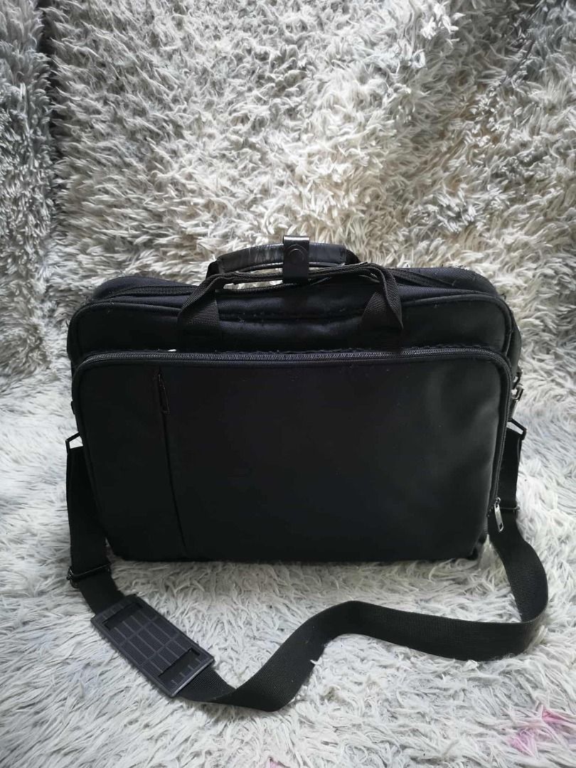 Black Laptop Bag With Detachable Strap (Category: Laptop Bags & Sleeves) located in Santa Cruz. Submitted by jmy_surplus.2 (Listing ID 1425477293, Image 1). Description: Size ; L - 13 W - 17 Color ; Black Type ; Laptop bag Brand ; No Brand Material ; Nylon Style ; Black Laptop bag LR 142 JMY 5 Batch #192.