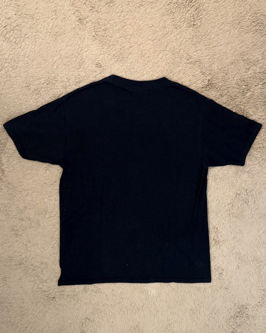 Black T-shirt (Category: Tshirts & Polo Shirts ) located in Taytay. Submitted by nextsentials (Listing ID 1423752374, Image 2). Description: - Black t-shirt with design - Classic crew neck - Comfortable, regular fit - Good for casual, everyday use Measurements: Body length - 62cm Chest width - 46cm Shoulder width - 42cm Sleeve length - 20cm.
