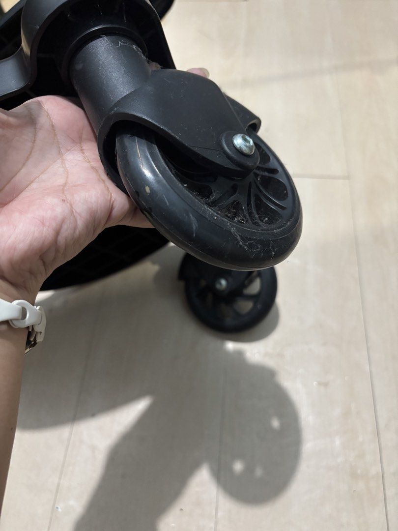 Buggy board with seat (Category: Strollers) located in Pasay City. Submitted by sandybuggy (Listing ID 1425516477, Image 2). Description: Not being used anymore. Bought from babyhub philippines. Ideal for those with a baby and toddler. Universal and Easy to attach to any kind of stroller . Easy to maneuver and with suspension. .