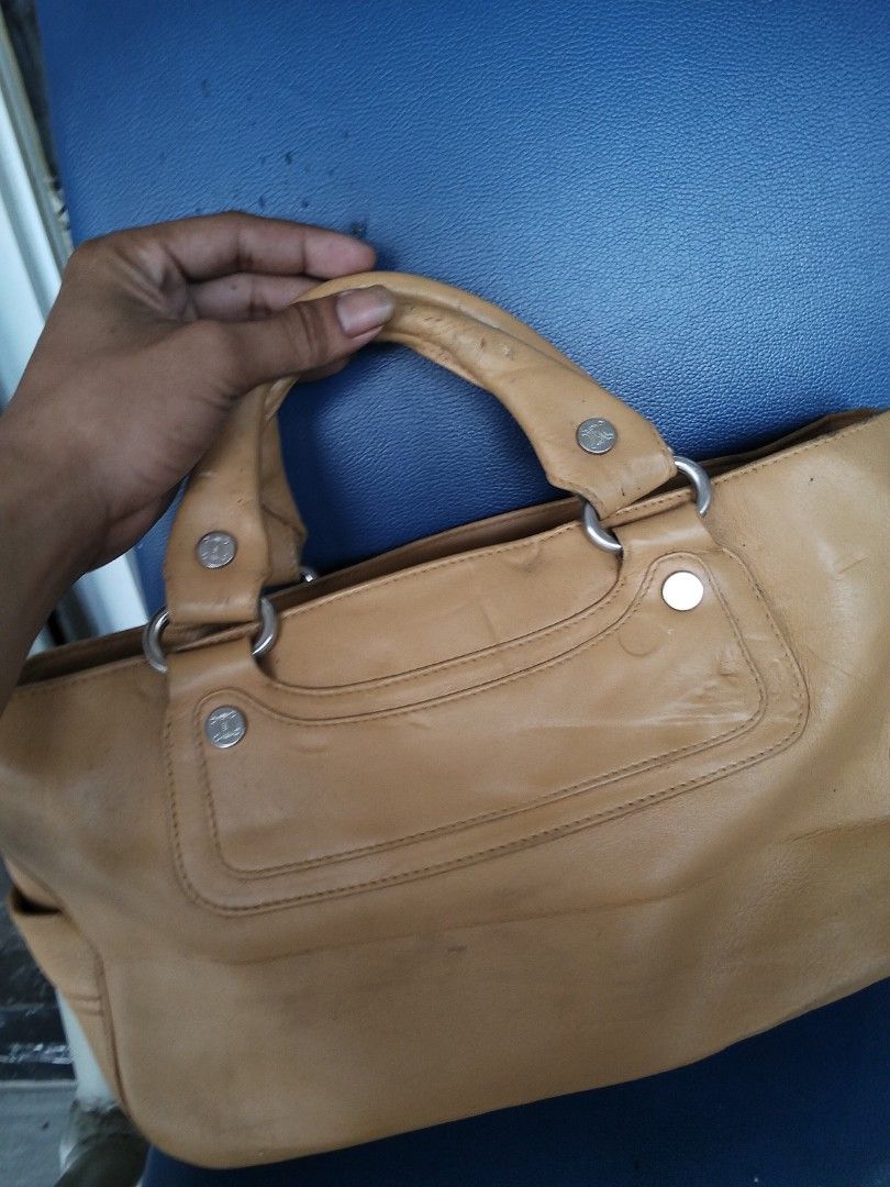 Celine Beige Leather Handbag (Category: Luxury Bags & Wallets) located in General Santos City (Dadiangas). Submitted by angelofetr74296 (Listing ID 1425522048, Image 1). Description: legit .
