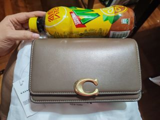 （分類：）位於 。 由 abelisaurus 提交（商品編號 1425529690，圖片 1）。簡介： 。
