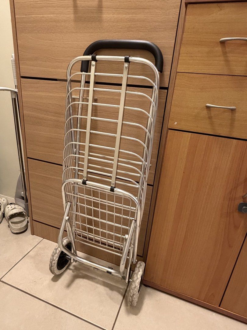 Collapsible Shopping Cart (Category: Everything Else Others) located in Quezon City. Submitted by bridgerton88 (Listing ID 1425463243, Image 2). Description: .
