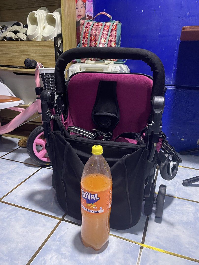 Compact Stroller Newborn-3 Years Old (Category: Strollers) located in Pasay City. Submitted by l0vingrstore (Listing ID 1425542592, Image 1). Description: COMPACT STROLLER FOR NEWBORN - 3 Y.O -Nahihiga Nauupo✅ -Foldable & Durable✅ -Lightweight✅ -Cabin Approve✅ -Double lock for child safety✅ -Gana lahat✅ -Malinis✅ 📍Makati Loc. (pwede lalamove kung malayo kayo sf buyer expenses) 🛵.