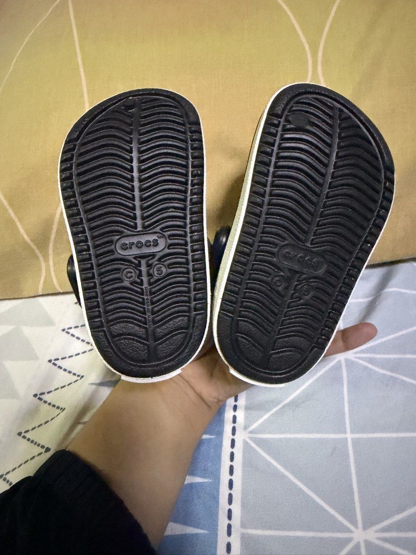Crocs Kids Black Clogs Size 5C (Category: Babies & Kids Fashion) located in Pasig City. Submitted by aprilluxcloset0812 (Listing ID 1425592912, Image 3). Description: PAKIBASA MUNA STORE POLICY BELOW KUNG DI KA AGREE, WAG NA MAG-PM RFS: decluttering (all are personal preloved of my baby, nakaliitan nalang) EVERYTHING MUST GO‼️Just make a reasonable offer ❤️ All items ON HAND, handled with love, ready to ship! STORE POLICY: 📌Payment first, SHIPPI