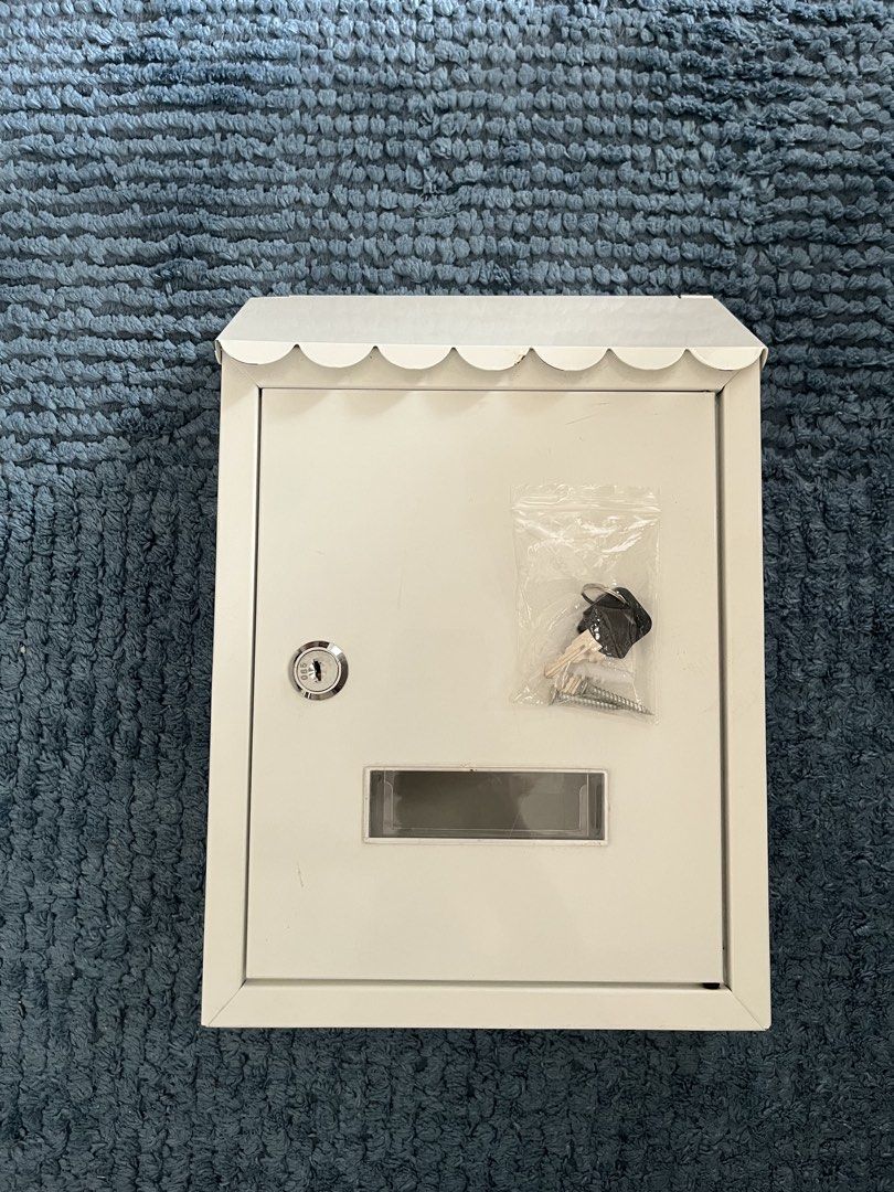 Cute Post box with key (Category: Safe) located in Port Dickson. Submitted by fatimahthahirah.1 (Listing ID 1425465600, Image 1). Description: Bought a year ago at rm79.never used.sell it at Rm40.