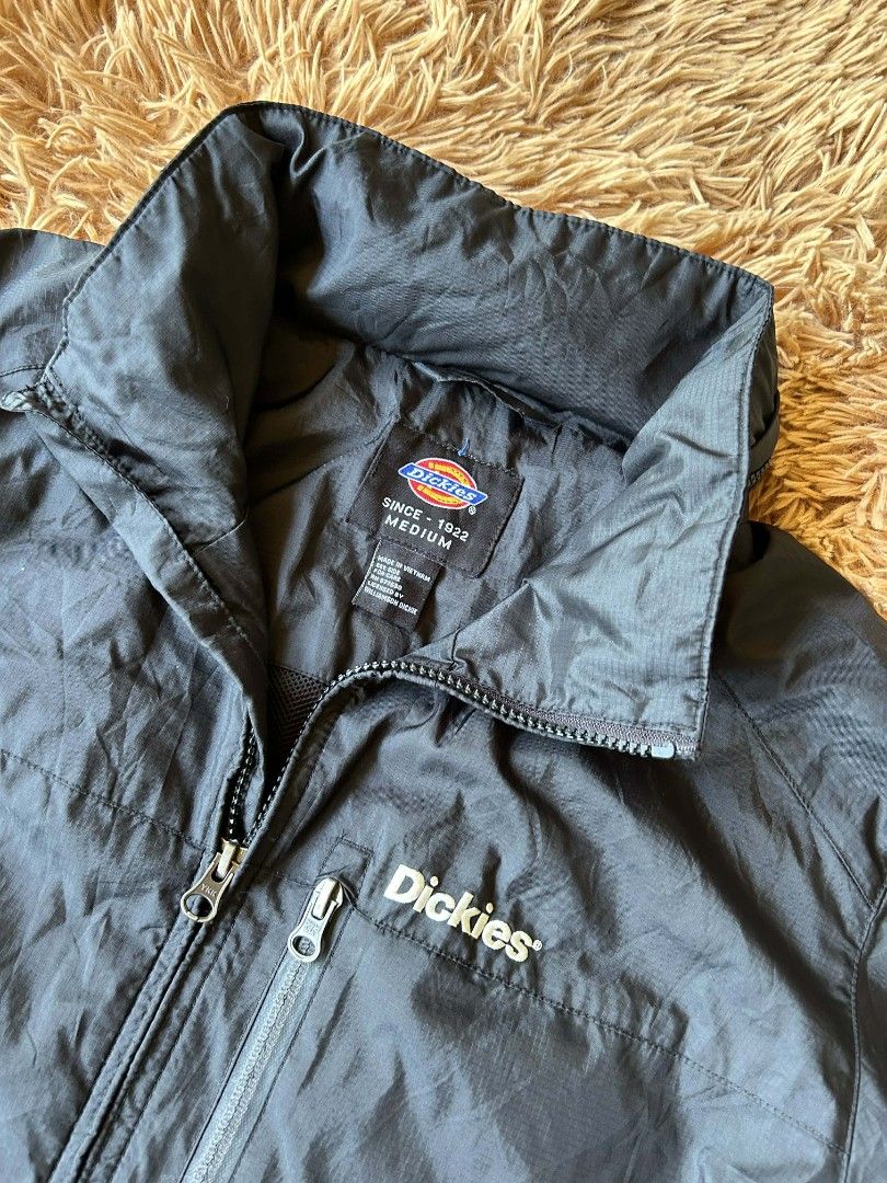 Dickies Black Jacket Medium (Category: Coats, Jackets and Outerwear) located in Cebu City. Submitted by thriftculture.ph (Listing ID 1425560784, Image 2). Description: Dickies Windbreaker (With hood) with removable hood Size- Medium on tag Excellent condition Issue: None.