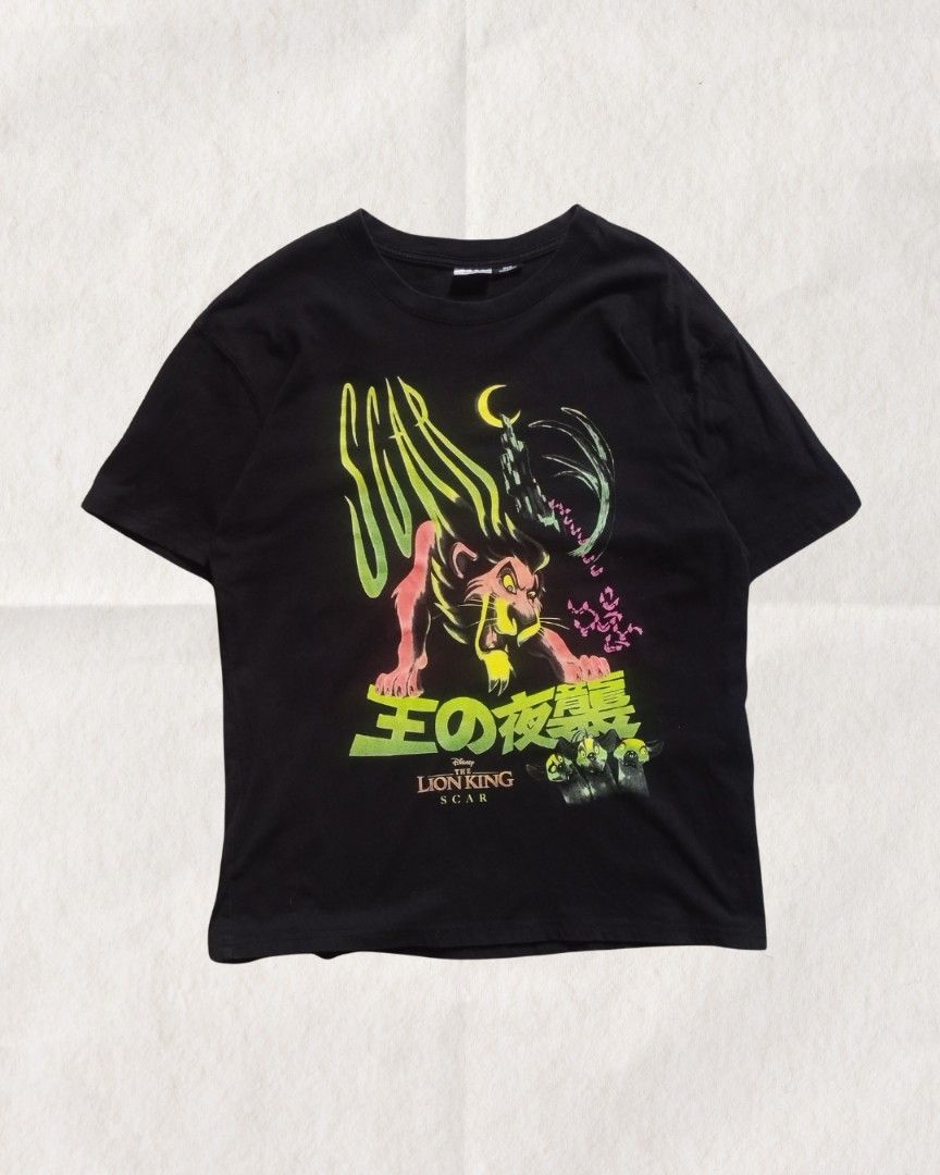 Disney Lion King Scar Graphic Tee (Category: Tshirts & Polo Shirts ) located in Orion. Submitted by thrift___drip (Listing ID 1425541475, Image 1). Description: The lion King "Scar" M on tag Dimes: Length: 26.5" Width: 21" No issue.