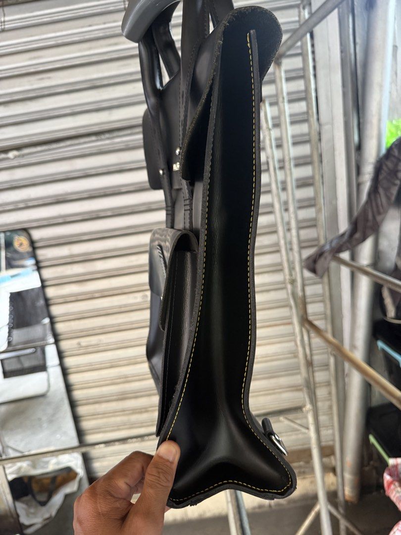 Dr. Martens Backpack No Sling (Category: Backpacks) located in Quezon City. Submitted by edsantos27 (Listing ID 1425523888, Image 3). Description: Porseyl Only Di Em’s Backpack 🎒 Made in Thailand 🇹🇭 Php 3,999 only firm Issue : Cut yung strap and missing Cannot be use as backpack 🎒 Can be use as Handbag 👜 .