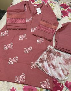 （分類：）位於 。 由 aftabs 提交（商品編號 1425450837，圖片 1）。簡介： 。