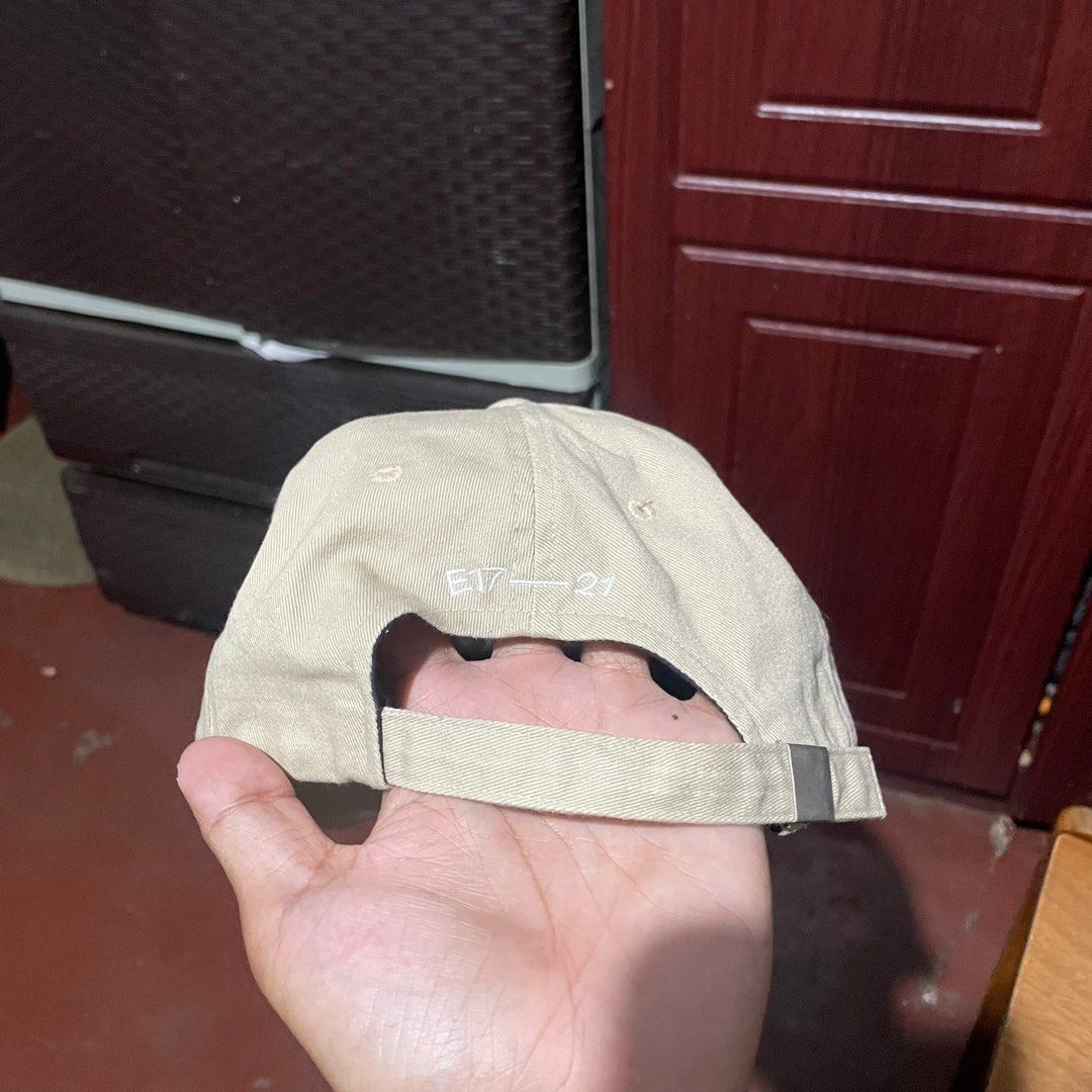 EMIS DAD HAT (Category: Caps & Hats) located in Taguig. Submitted by garmentsrevive (Listing ID 1425610185, Image 3). Description: Excellent condition No issue need wash only .