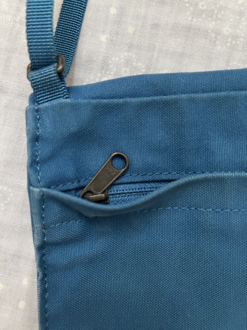 Fjallraven Pocket Bag - Blue (Category: Cross-body Bags) located in Subic. Submitted by round.thrift (Listing ID 1425451299, Image 2). Description: .
