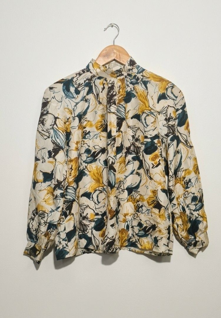 TomorrowLand Floral Print Blouse (Category: Blouses) located in Manila. Submitted by declutter_s (Listing ID 1425574204, Image 1). Description: Floral pattern and high-neck style. A prominent high-end Japanese fashion label, Tomorrowland. 100% Silk No issue at all. Just not my style. .