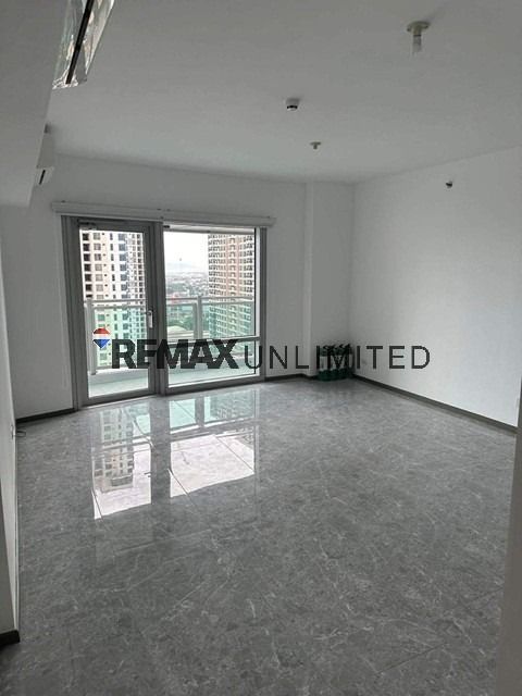 For Sale Imperium at Capitol Commons (Category: Apartments & Condos) located in Makati City. Submitted by REMAXUNLIMITEDPH (Listing ID 1425466279, Image 3). Description: For Sale Imperium at Capitol Commons 101sqm -2 bedroom with 2 toilet and bath -Maids room with toilet and bath -Balcony -1 parking slot Price 25M neg Gerrick Suarez Remax Unlimited 0917 537 5812.