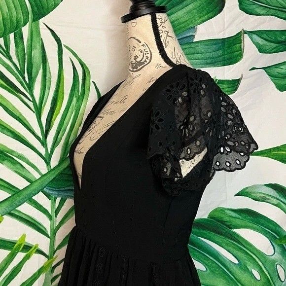 forever21 Black Eyelet Dress (Category: Dresses) located in Santa Cruz. Submitted by sohba (Listing ID 1425448791, Image 3). Description: deep v neck dress classy and very flattering eyelet details vv pretty😍 Good as new used once only.
