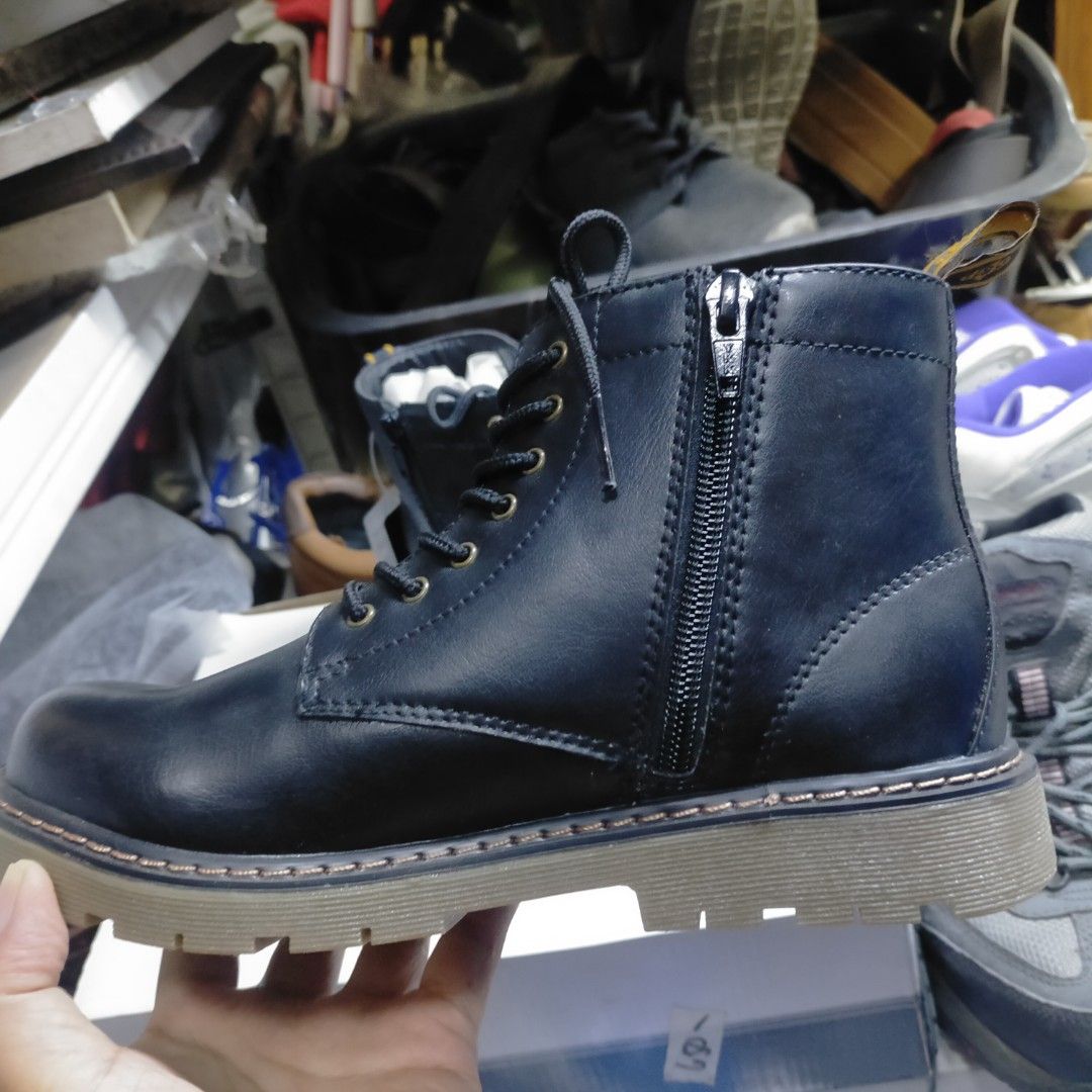 G&P Walk Black Boots (Category: Boots) located in Manila. Submitted by agenttin (Listing ID 1425628382, Image 3). Description: Comes with box source: Japan Surplus size indicate: 22 cm unisex magaan, easy to wear . yu can use zipper instead of untying the lace..