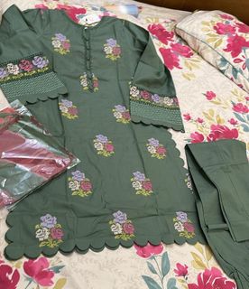 （分類：）位於 。 由 aftabs 提交（商品編號 1425450670，圖片 1）。簡介： 。