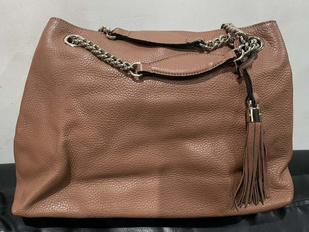 Gucci Soho Tote Bag (Category: Luxury Bags & Wallets) located in Quezon City. Submitted by zabzayden (Listing ID 1425460764, Image 3). Description: The bag is made and bought in Italy. Medium size tote bag. Price is slightly negotiable.