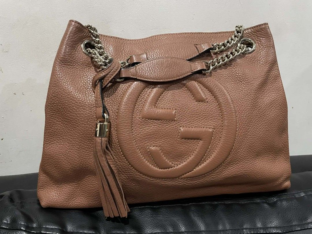 Gucci Soho Tote Bag (Category: Luxury Bags & Wallets) located in Quezon City. Submitted by zabzayden (Listing ID 1425460764, Image 2). Description: The bag is made and bought in Italy. Medium size tote bag. Price is slightly negotiable.
