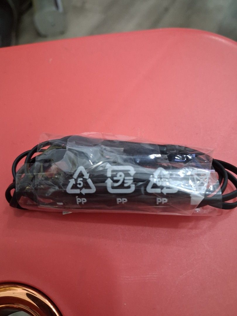 New Black Earphone65716741581185110
